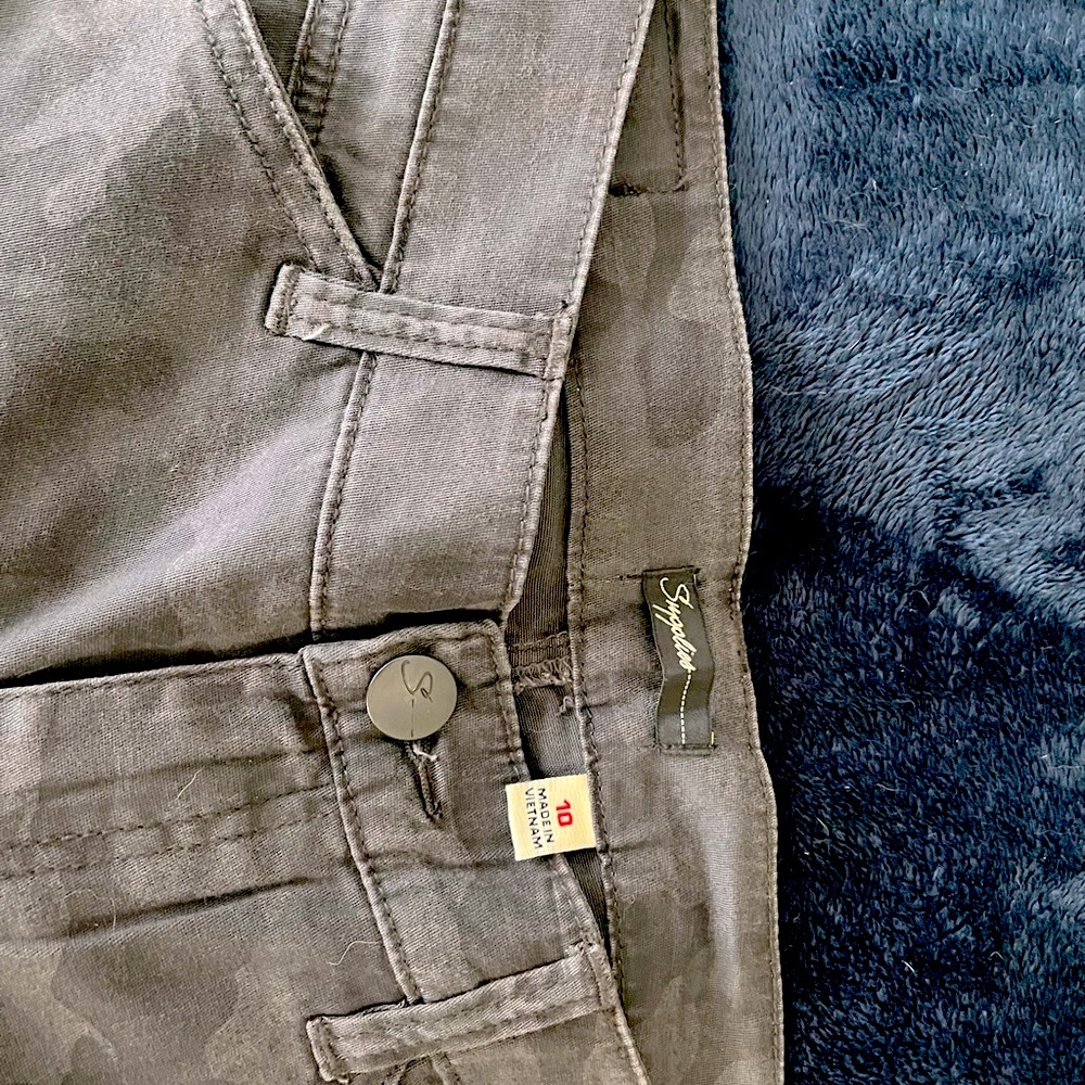 New Supplies by Union Bay Women’s Camo Pants Size 10- no tags